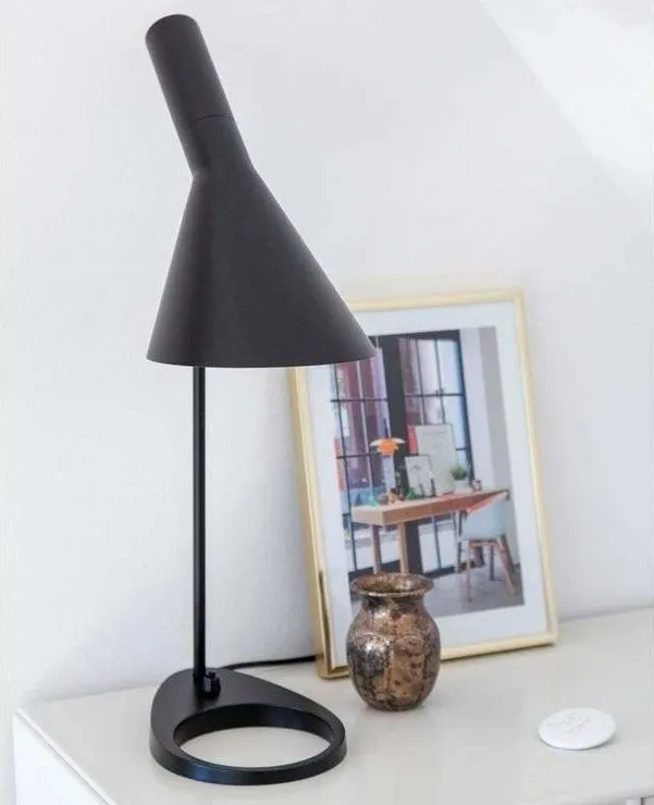 Лампа настольная AJ Black Черный в стиле Arne Jacobsen