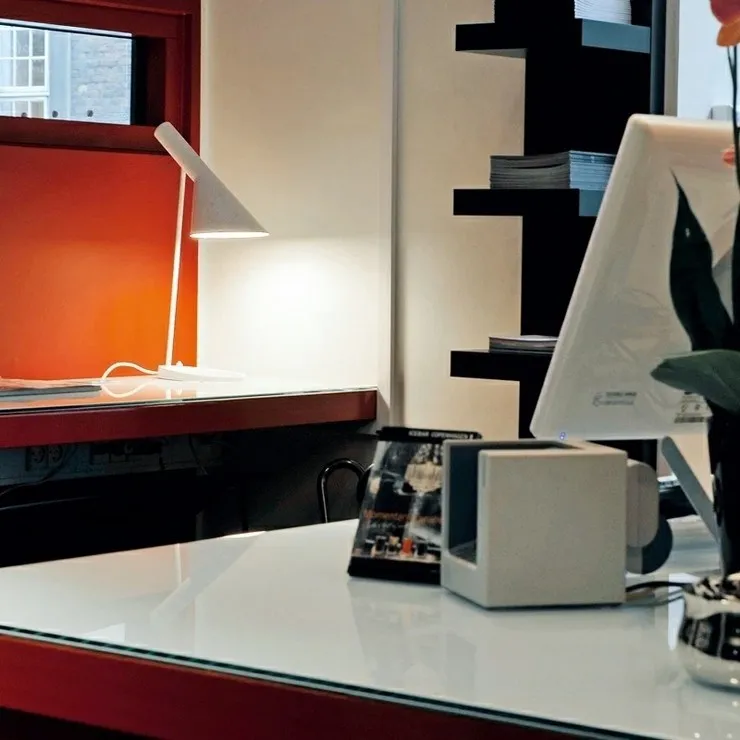 Лампа настольная AJ Table  White в стиле Arne Jacobsen