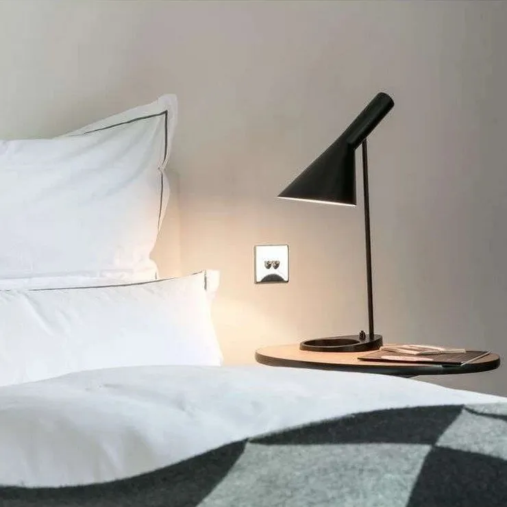 Лампа настольная AJ Black Черный в стиле Arne Jacobsen