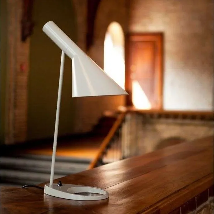 Лампа настольная AJ Table  White в стиле Arne Jacobsen
