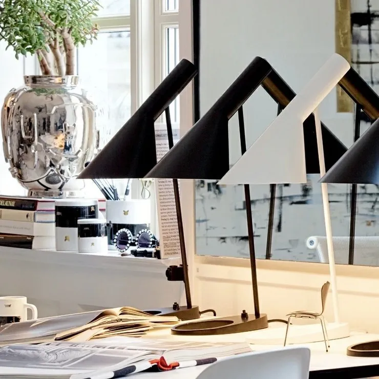 Лампа настольная AJ Black Черный в стиле Arne Jacobsen