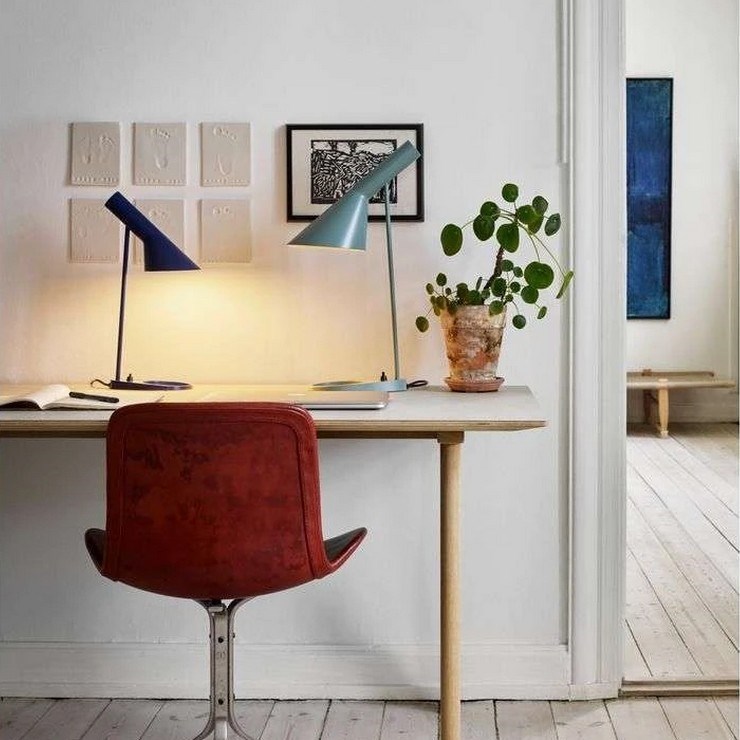 Лампа настольная AJ Table  Blue в стиле Arne Jacobsen